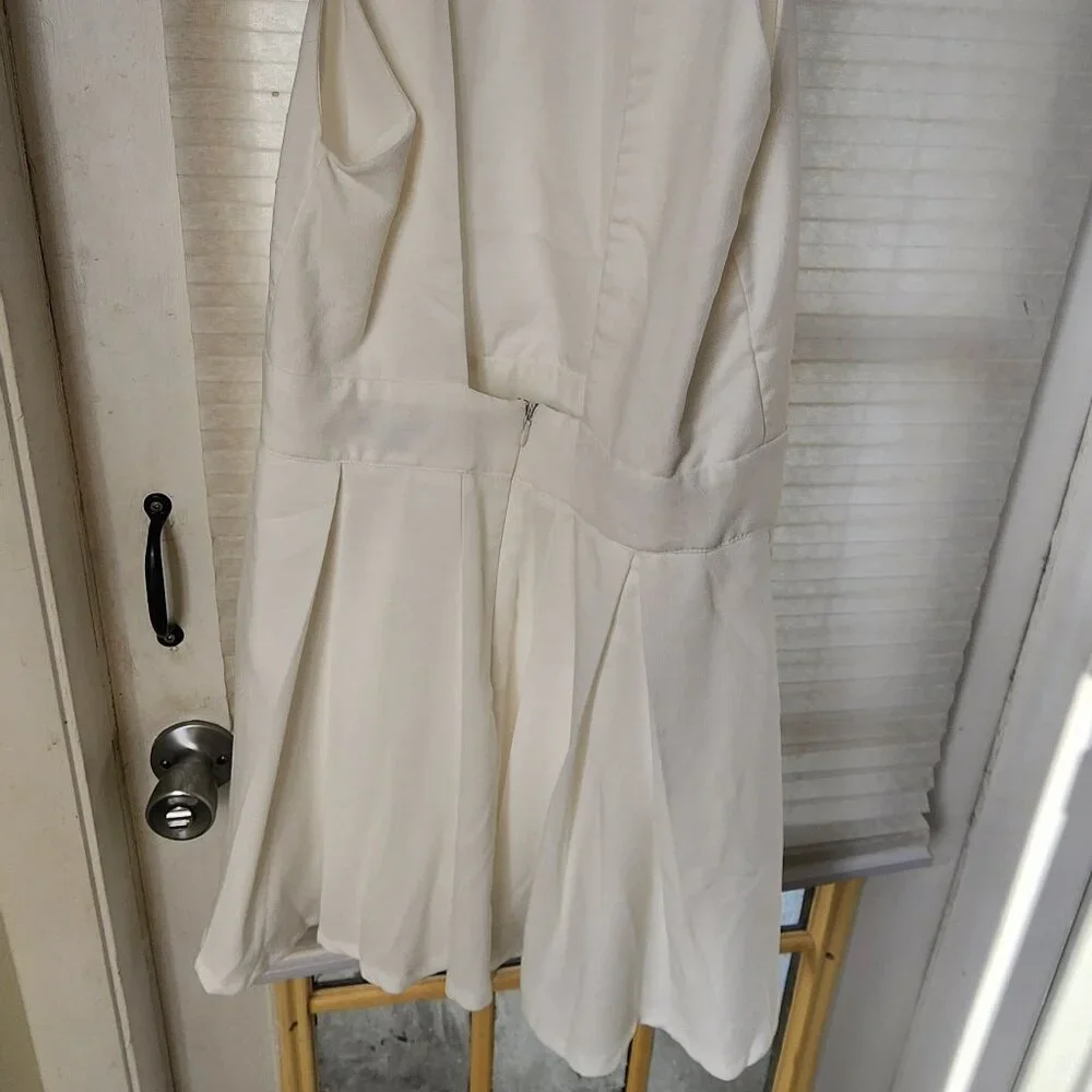 White haulted dress size m - Picture 4 of 9